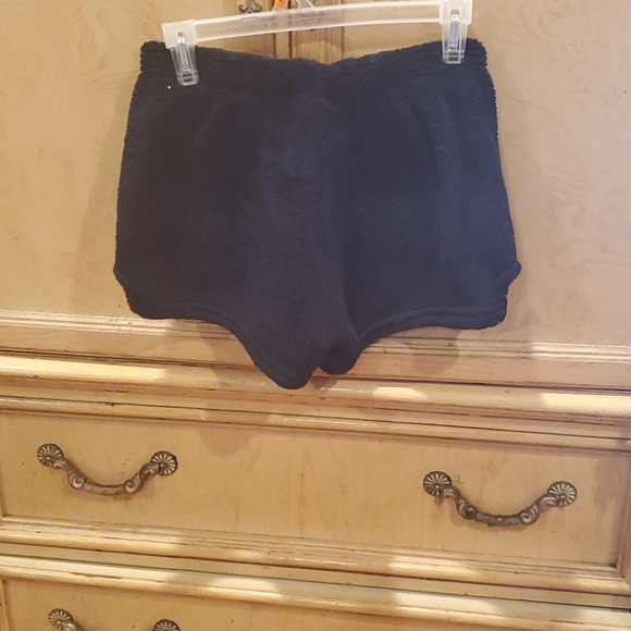 Shorts - Picture 3 of 4